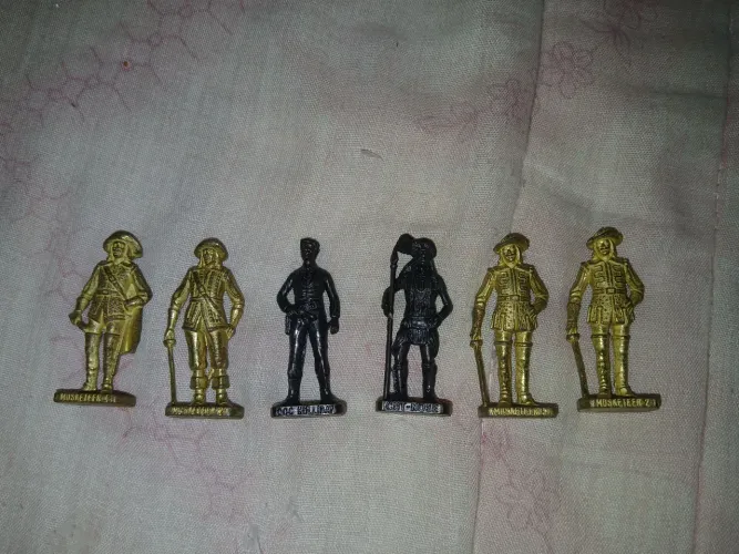 Soldadinhos kinder ovo