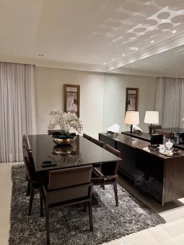 Mesa de jantar de vidro com 8 lugares com buffer 
