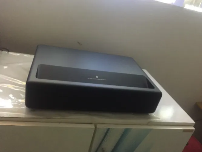 Projetor Xiaomi laser 4k com defeito