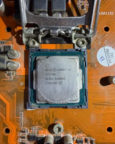 Kit Processador Intel i3 7100 3.90gHz + placa mãe PCWare LGA1151 + cooler intel