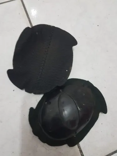 Saboneteiras para macacão de couro