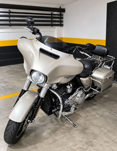 HARLEY-DAVIDSON STREET GLIDE