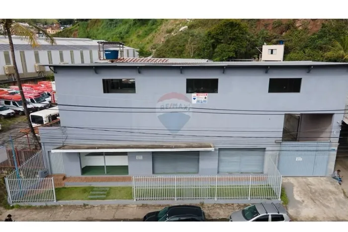 Galpão Comercial de 1.624 m² com Lojas e Áreas Administrativas no Bairro Barbosa Lage - Ju