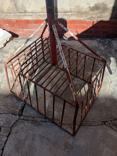 Lixeira para calçada de ferro 