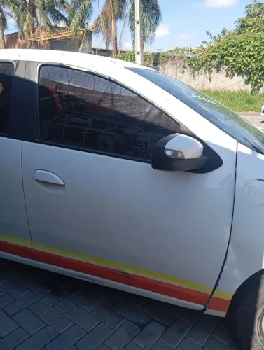 Porta dianteira direita Renault Sandero Logan 2015/2024