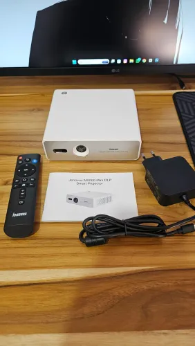 Projetor DLP Mini Jenovox M5000 | Portátil