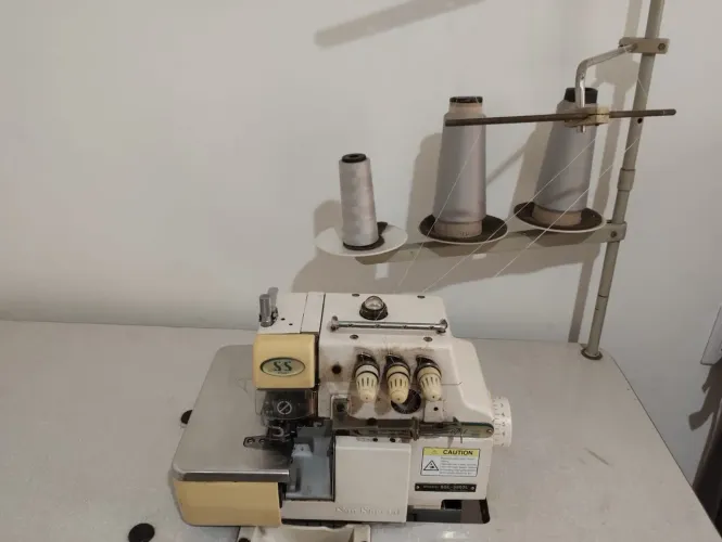 Vendo Overlock semi industrial-Siruba