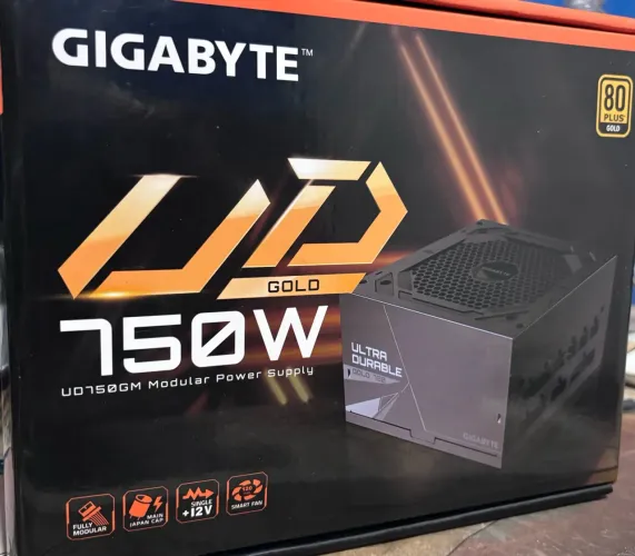 Fonte de alimentação gigabyte 750w