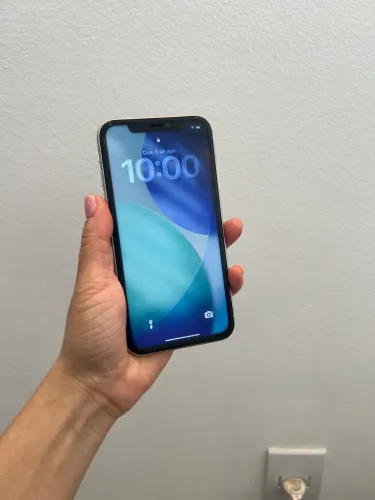 Vendo iPhone 11 128gb seminovo cor branco