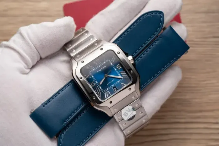 Relógio Cartier Santos De Cartier Referência: WSSA0013, com mostrador azul, 39,8 mm