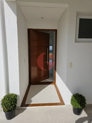Casa em condomínio à venda com 4 quartos sendo 3 suítes- 1.126 m² de terreno- Condomínio C