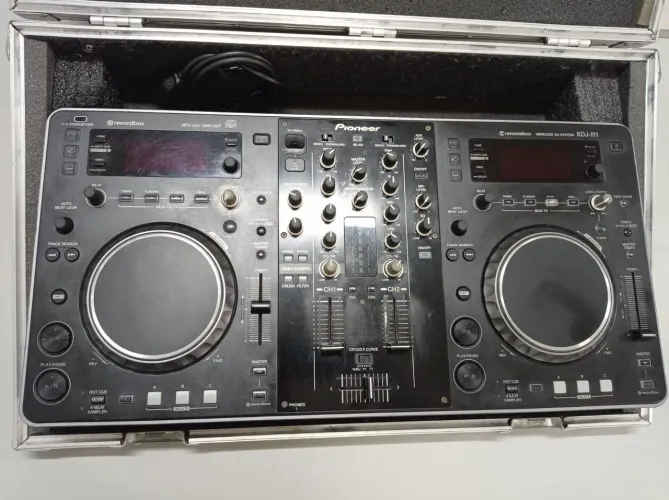DJ - Controladora Pioneer R1
