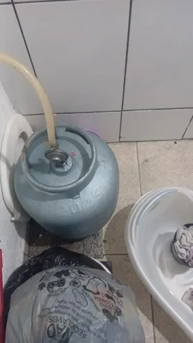 Casco ceio de gás, e um fogão 4 boca