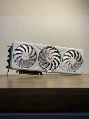 Intel Arc B580 iCraft 12GB GDDR6 (White Edition) - Impecável