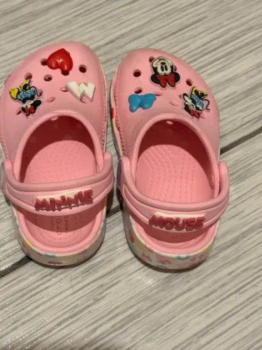 Crocs da Minie semi nova