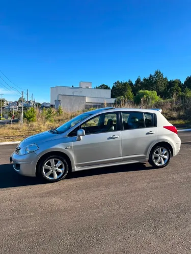 Nissan Tiida SL 1.8/1.8 Flex 16V Aut. 2011
