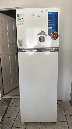 Geladeira pouco tempo de uso 