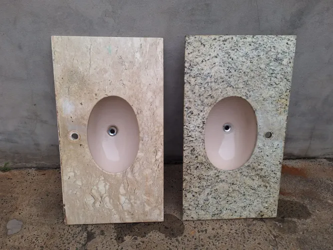 2 pias com as cubas de granitos em bom estado