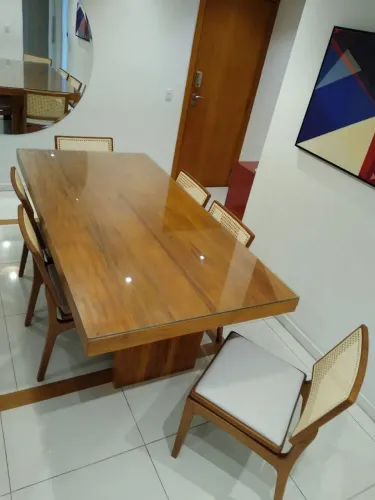 Mesa 6 lugares de Peroba Rosa com tampo de vidro 