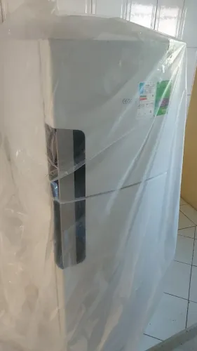 Geladeira na caixa R$ 2100