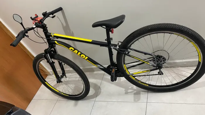 Título:* Bicicleta Caloi Aro 29 MTB Preta e Amarela + Acessórios