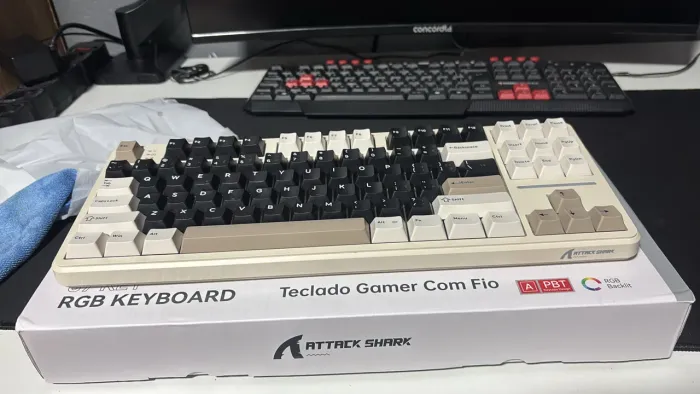 Vendo teclado mecânico 70%