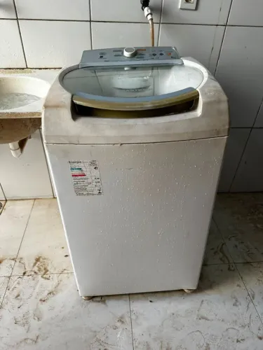 Máquina de Lavar Brastemp Clean 9kg - Para Conserto ou Retirada de Peças