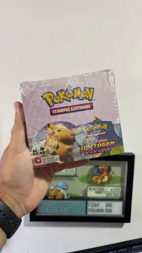 Pokémon TCG Booster Box Voltagem Vívida Lacrado Copag