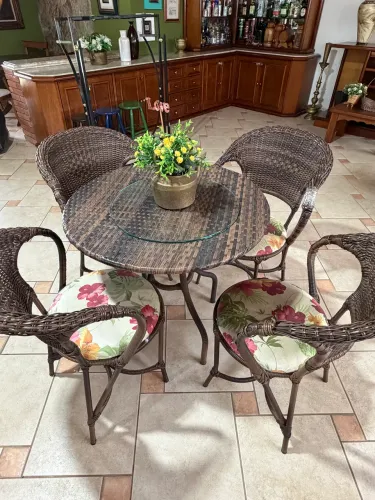 Mesa varanda + 4 cadeiras em rattan