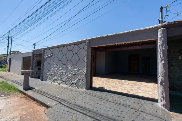 Casa grande para família. Entrada facilitada com imóvel