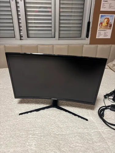 Monitor Curvo Samsung Odyssey 24", FHD, 144Hz, HDMI, DP, Freesync, Preto, Série CRG50