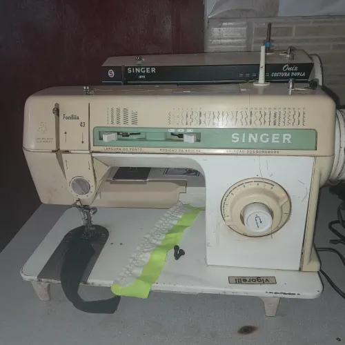 Máquina de costura Zigzag Singer