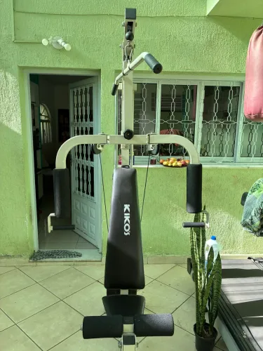 Aparelho de musculação 4 estações 