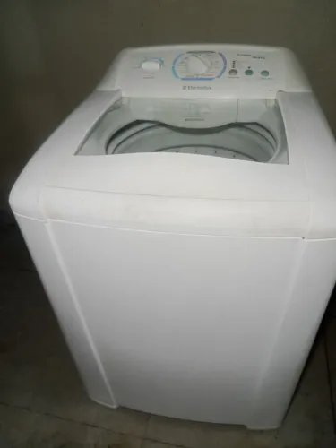 Vendo máquina Electrolux 12 kgs funcionando perfeitamente garantia 90dias aceito cartão