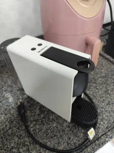 Cafeteira Nespresso - Semi-nova