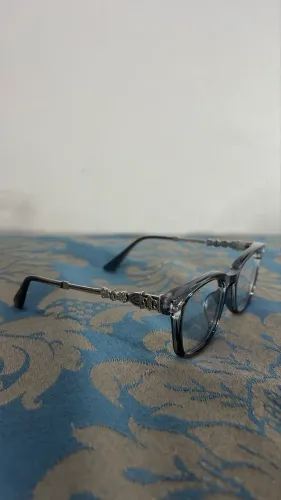 Óculos Chrome Hearts cinza 