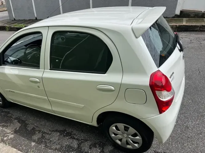 Toyota Etios X 1.3 Flex 16V 5P Mec. 2015