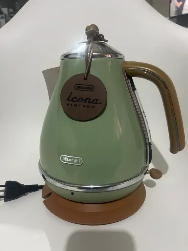Chaleira DeLonghi Elétrica 220V-50/60Hz-2000W