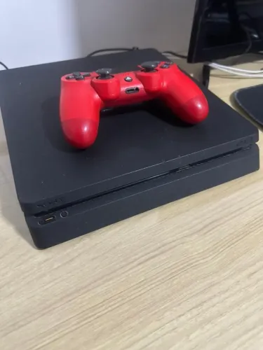 PlayStation 4 Slim 1TB + Controle Vermelho | Estado de Novo / Impecável