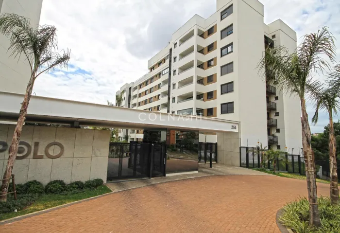 Convivência integrada com terraço e vista aberta