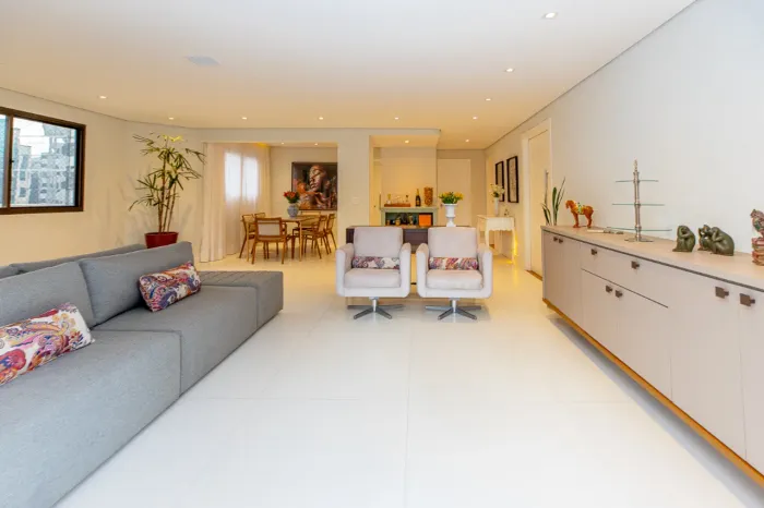 Apartamento para venda em Itaim Bibi com 4 quartos, sendo 3 suítes, 197m²
