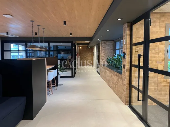 Studio em andar alto e sol da manhã no condomínio D/Nex