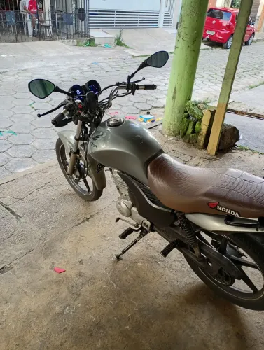 Fan 150 em perfeito estado pega e andar 8mil