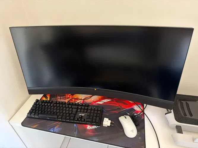 Monitor Gamer KBM! GAMING MG900 34" Curvo, Mini-led, 180 Hz