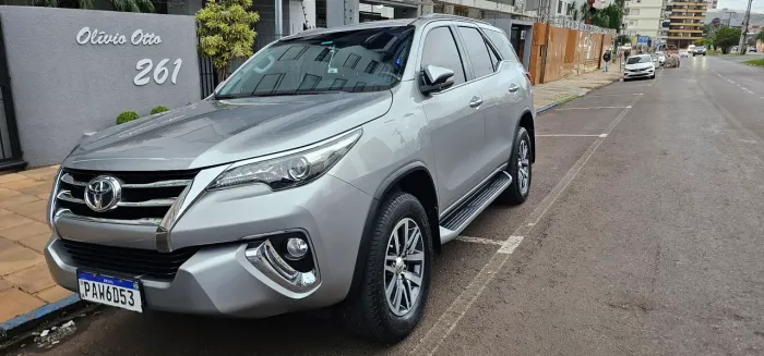Toyota Hilux SW4 SRX 4X4 2.8 TDI 16V Dies. Aut. 2017