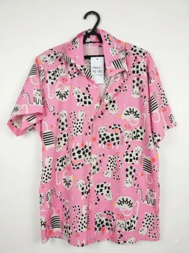 Camiseta de gatinhos.