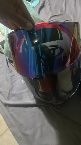 Vende se um Capacete