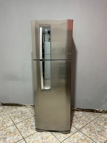 Geladeira Electrolux inox 382 L Frost Free com painel digital