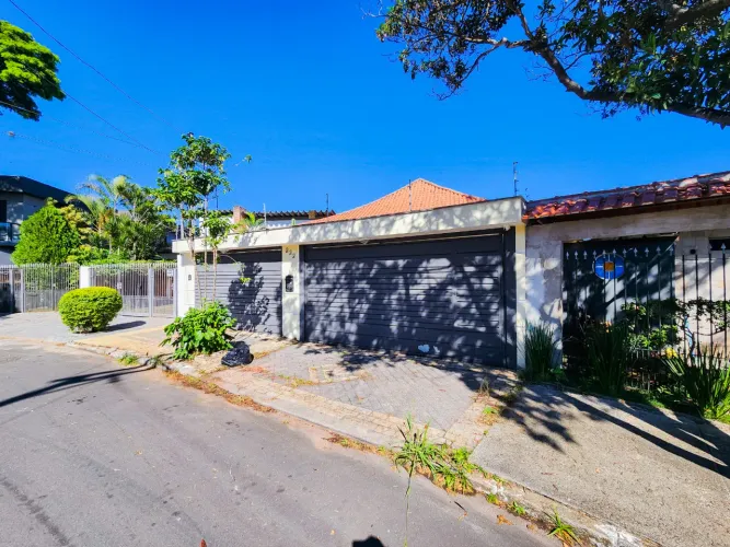 Casa para venda em Parque São Domingos com 3 quartos, sendo 1 suíte, 212m²