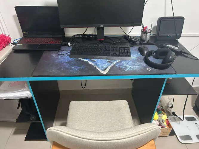 Mesa Gamer Azul e Preta